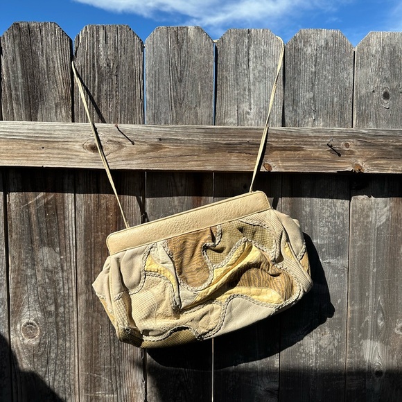 Super on trend! Vintage 80’s adjustable length strap or clutch bag. - Picture 2 of 7